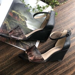 Clarks Snake open toe wedges strappy size 9 1/2